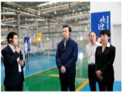 金隅集团党委书记、董事长曾劲到天坛家具数智化生产示范线调研