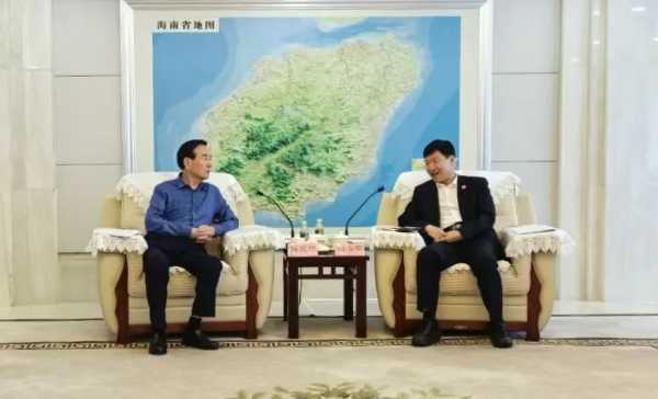 海南省长刘小明会见鲁丽集团董事长薛茂林