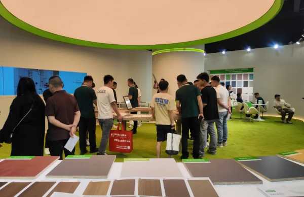 千山板材“绿BOX”重磅亮相广州定制家居展，现场人气火爆，品牌破圈传播推广！