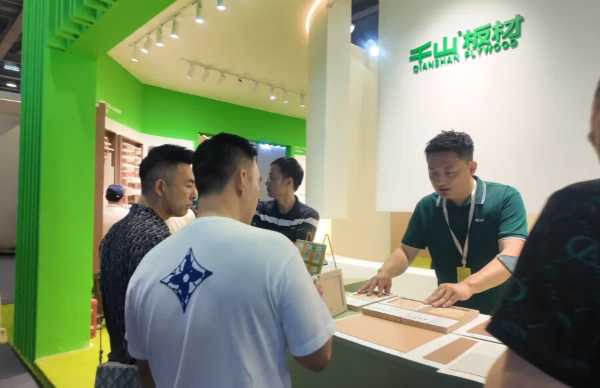 千山板材“绿BOX”重磅亮相广州定制家居展，现场人气火爆，品牌破圈传播推广！