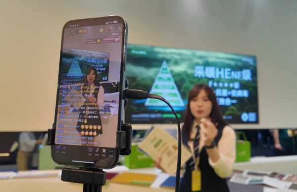 千山板材“绿BOX”重磅亮相广州定制家居展，现场人气火爆，品牌破圈传播推广！