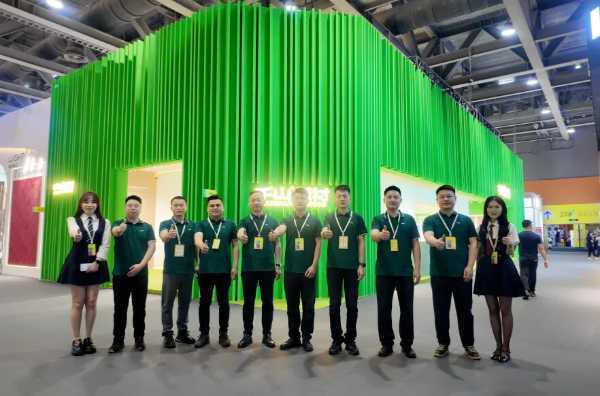 千山板材“绿BOX”重磅亮相广州定制家居展，现场人气火爆，品牌破圈传播推广！