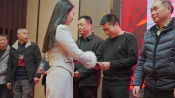 祥龙贺瑞辞旧岁，金蛇纳福启新程丨福湘板材大汉新屹鑫店新春客户团拜会盛大召开！！！