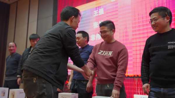 祥龙贺瑞辞旧岁，金蛇纳福启新程丨福湘板材大汉新屹鑫店新春客户团拜会盛大召开！！！