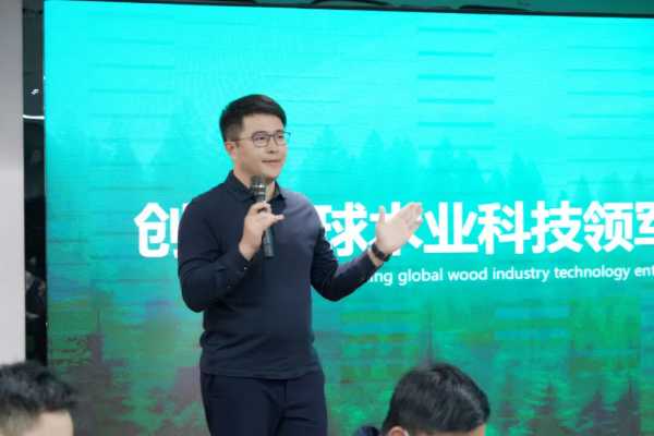 踔厉奋发 赓续前行丨新港商学院干部班培训打响新年发令枪！