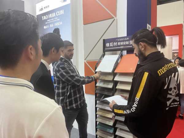 桃花村板材借势中国（阿联酋）贸易博览会，加速拓展全球市场