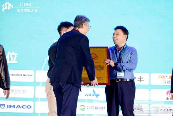 新产品鉴定证书颁发，华杰冰幕饰面阻燃装饰板达“国际领先”水平！