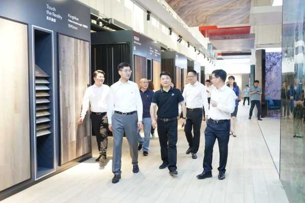 发挥优势做大做强 桐乡市委书记莅临晶通调研指导
