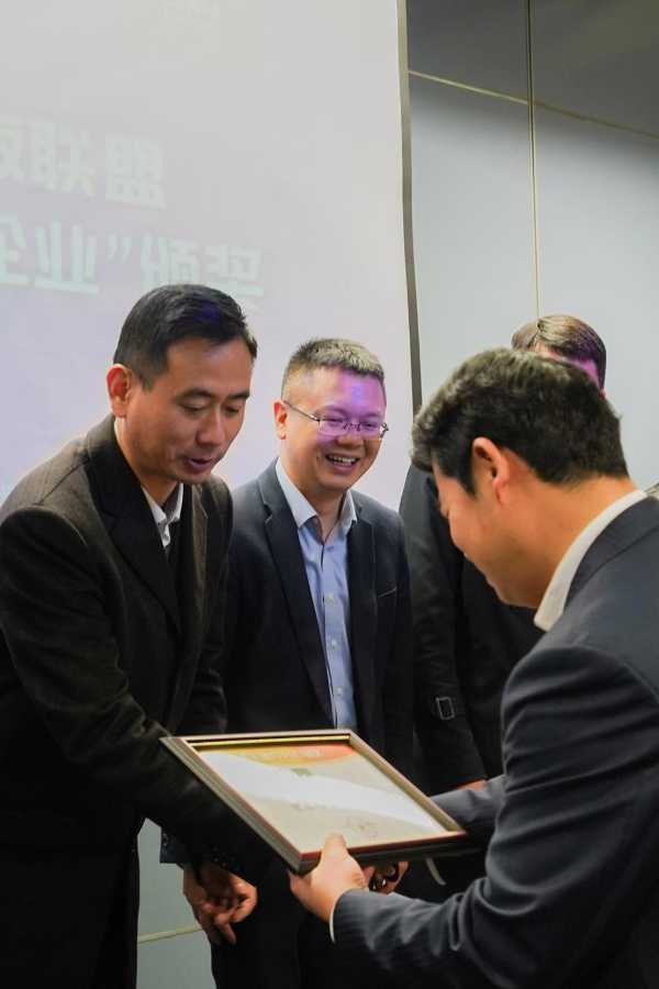 科技成地板之美 | 上臣地板荣获“健康地板引领企业”奖