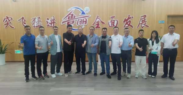广东省定制家居协会、广东衣柜行业协会一行到湖南鲁丽木业调研