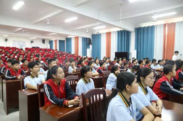 壮象创始人叶新忠受邀走进校园，传播香杉文化，讲述创业故事！