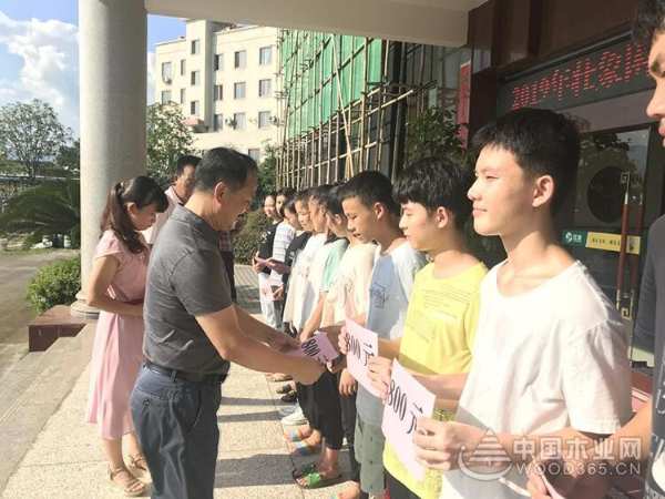 践行善举 壮象叶新忠荣获融安县“身边好人”称号