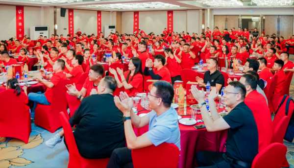 向新而生丨鹏鸿新品推介会暨客户答谢会“豫”见未来