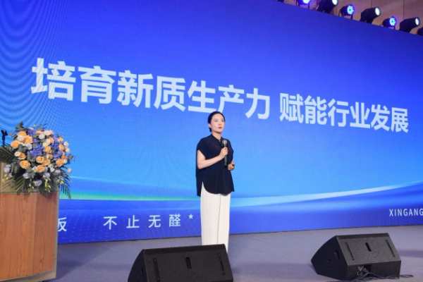 实力加冕！新港集团一举荣获金匠榜三项重磅大奖！