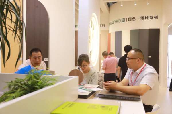 展会看韩氏 预见新趋势丨韩氏板材精彩亮相第26届中国(广州)国际建筑装饰博览会