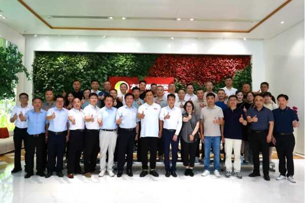 辉耀30年，携手新征程——兔宝宝地板荣获中国地板辉耀30年影响力品牌