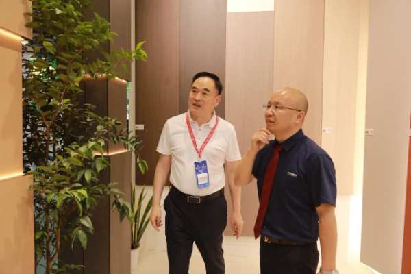广州建博会韩氏展位火爆丨国色新品燃爆出圈，行业大咖展位打卡