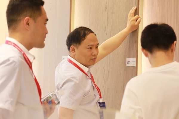 广州建博会韩氏展位火爆丨国色新品燃爆出圈，行业大咖展位打卡