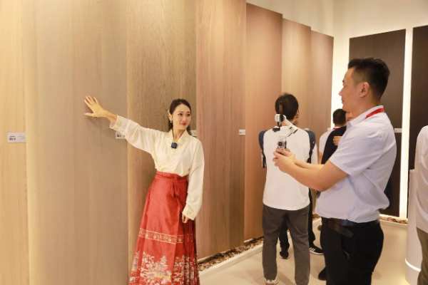 广州建博会韩氏展位火爆丨国色新品燃爆出圈，行业大咖展位打卡