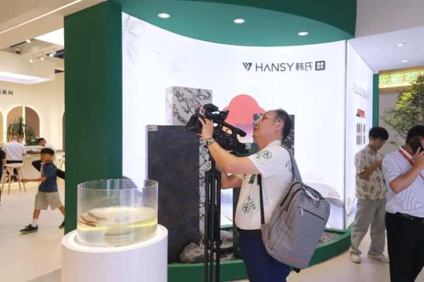 广州建博会韩氏展位火爆丨国色新品燃爆出圈，行业大咖展位打卡