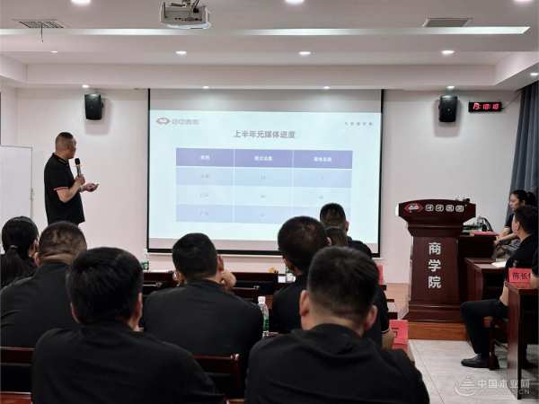 力出一孔 迈向达标，团团圆圆召开年中总结会 