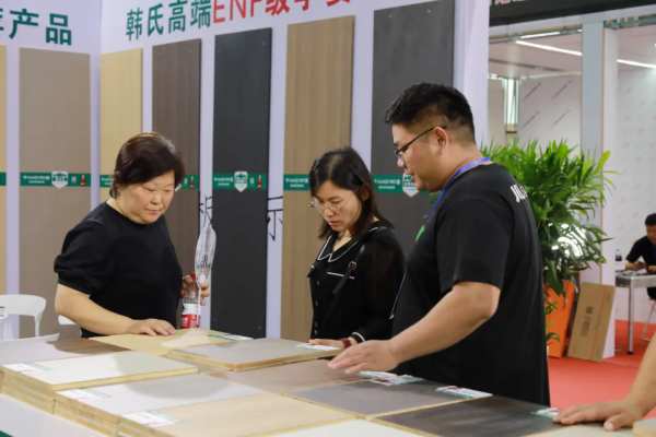 展会看韩氏 预见新趋势丨韩氏板材亮相第22届烟台住博会暨15届烟台家博会