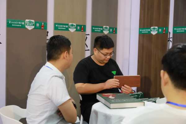 展会看韩氏 预见新趋势丨韩氏板材亮相第22届烟台住博会暨15届烟台家博会