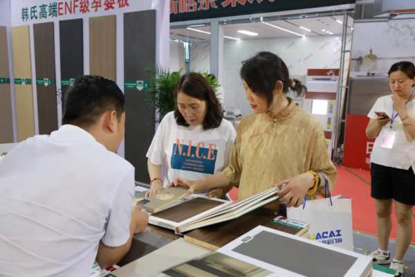 展会看韩氏 预见新趋势丨韩氏板材亮相第22届烟台住博会暨15届烟台家博会