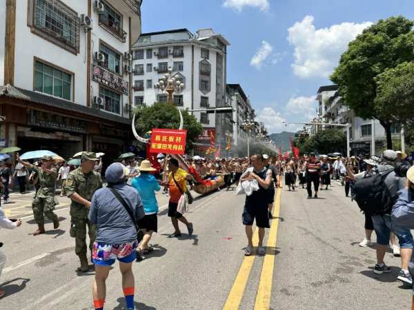 龙舟竞渡 百舸争流丨韩氏板材汲取龙舟精神，打造民族品牌