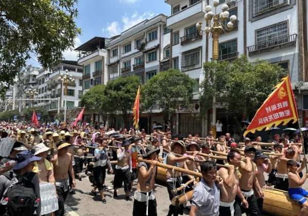 龙舟竞渡 百舸争流丨韩氏板材汲取龙舟精神，打造民族品牌