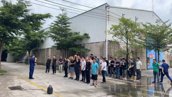 安全无小事！钦州浦北泉水镇消防站联合政府在伟新木业投资集团开展消防演练活动！