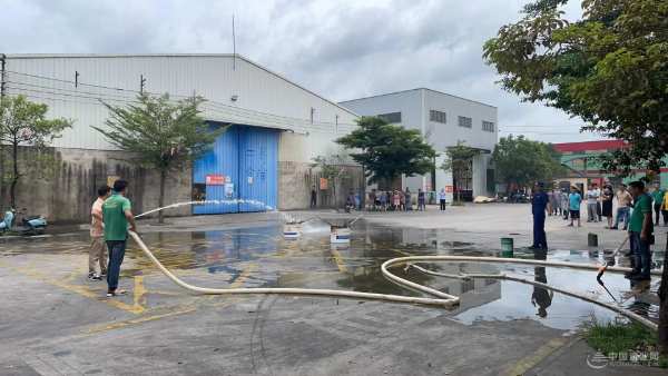 安全无小事！钦州浦北泉水镇消防站联合政府在伟新木业投资集团开展消防演练活动！
