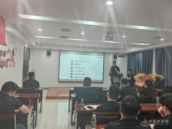 鉴往知来 团团圆圆召开5月月度总结大会