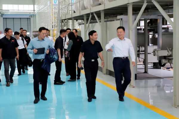 万华化学集团总裁寇光武一行到鲁丽木业考察交流