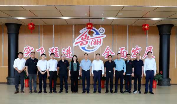 万华化学集团总裁寇光武一行到鲁丽木业考察交流