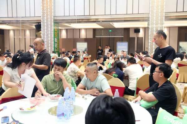 乘势而上·聚力前行；雪宝泉州地区家具板品牌日暨VIP客户答谢会圆满成功