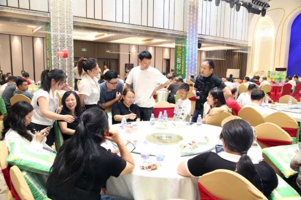 乘势而上·聚力前行；雪宝泉州地区家具板品牌日暨VIP客户答谢会圆满成功