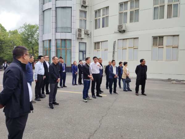 黔东南州政协副主席贺代宏一行到访福汉木业调研林业产业发展