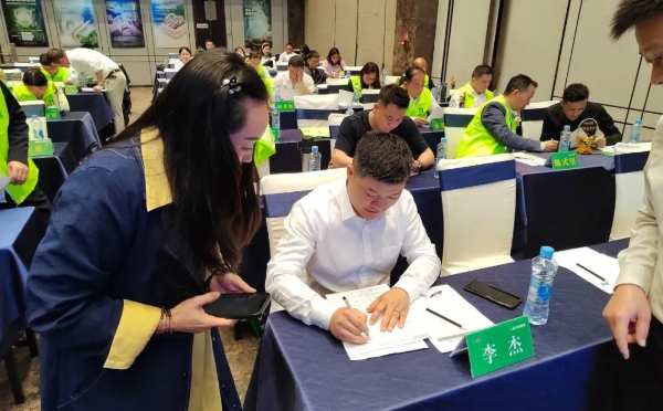 乘势而上·聚力前行；雪宝赣州地区核心经销商研讨会暨年度表彰大会圆满成功