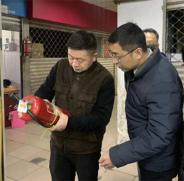 雷宗江一行赴福汉木业多福公司检查安全生产工作并慰问一线员工