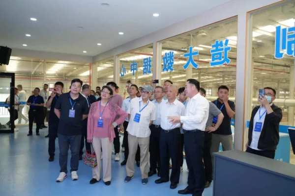 智能制造·创新研发丨韩氏板材坚持自主研发生产，聚焦韩氏品质革新
