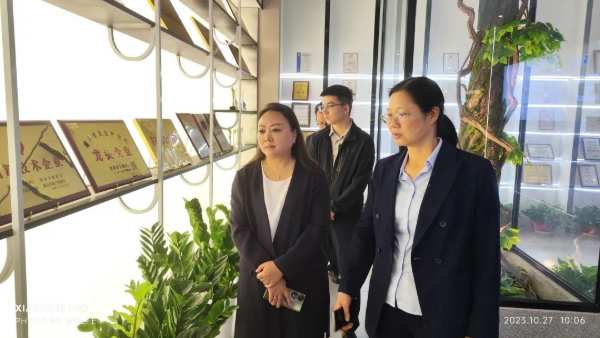 黔东南州人民政府驻贵阳办事处一行莅临福湘木业招商考察！