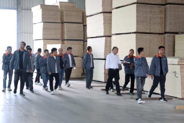 菏泽东明县合作商一行莅临隆饰板材生产基地参观交流