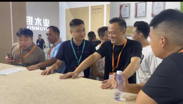 临沂木博会慧典展馆场面火爆 吸睛无数