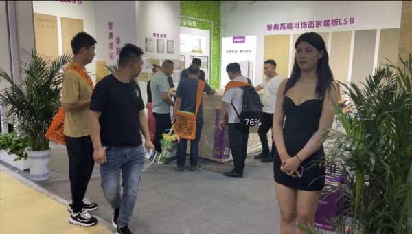 临沂木博会慧典展馆场面火爆 吸睛无数