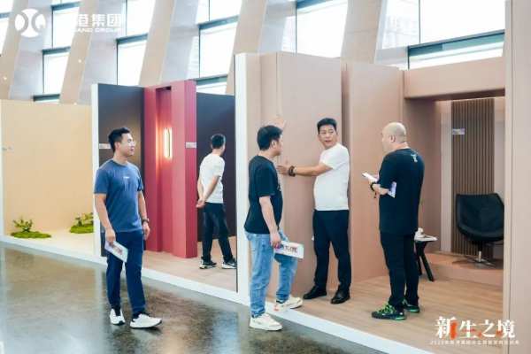 新港仿生精板和全新精板运营模式闪耀登场，视听空间秀彰显家居新风尚！
