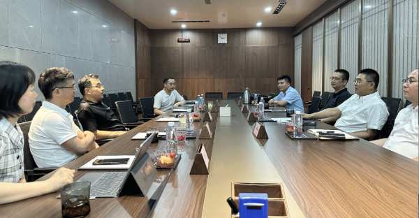 共商高质量发展大计 万华禾香董事长郭兴田走访调研定制家居企业