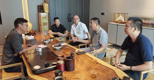 共商高质量发展大计 万华禾香董事长郭兴田走访调研定制家居企业