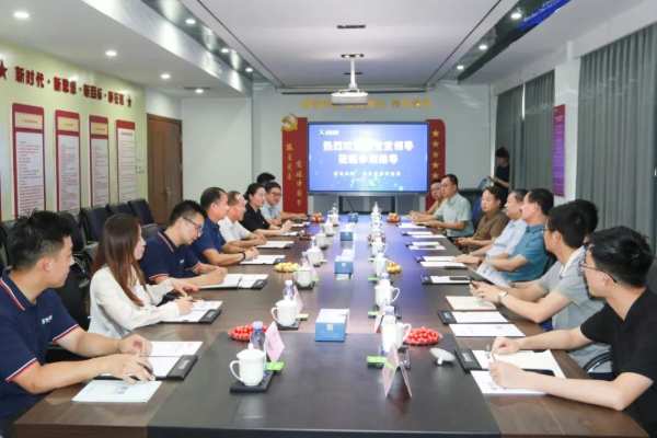 携手并进、共谋发展丨德华兔宝宝董事长丁鸿敏一行莅临新港集团参观指导