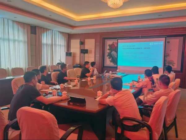 鲁丽精板昆明市场大商高峰论坛暨昆明地区内部私董会成功举办